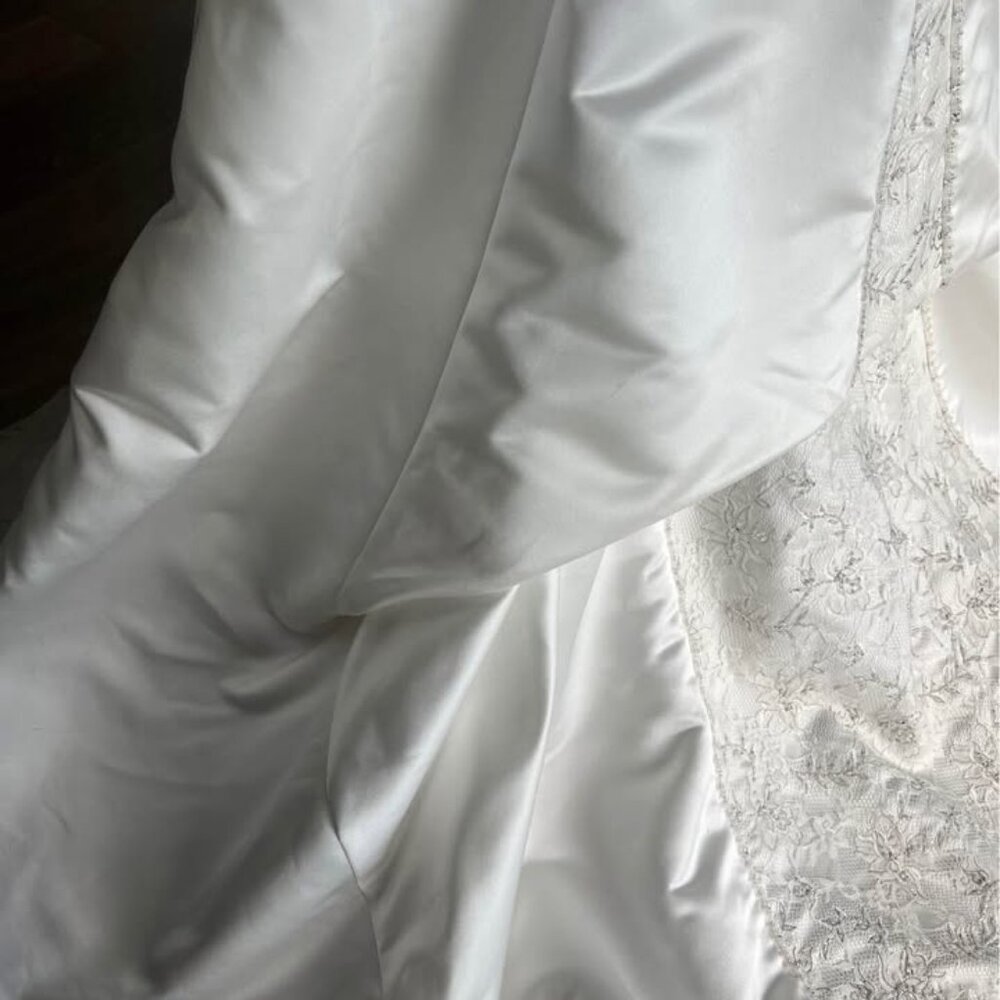 Maggie Sottero Haute Couture Wedding Gown – Size 14 (Adjustable Fit 6–8)